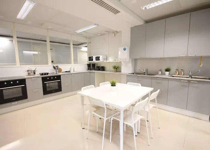 Forenom Private Rooms Espoo Kilo ホステル